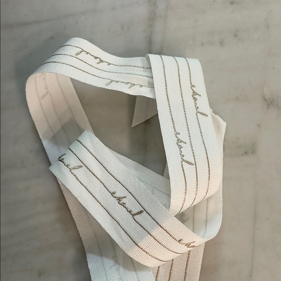 CHANEL Black and White gift box - Picture 3 of 7